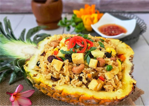 Vegan cooking classes Brisbane featuring pineapple fried rice with tofu, vegetables, and cashews