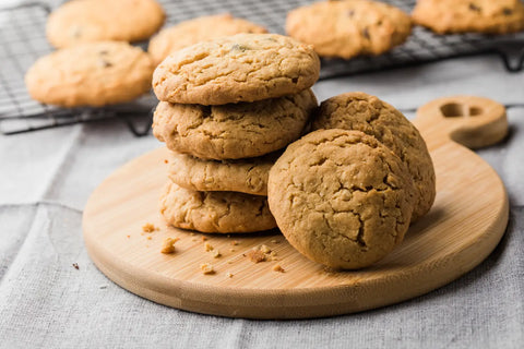 Peanut Butter Cookies with Oats and Cinnamon
